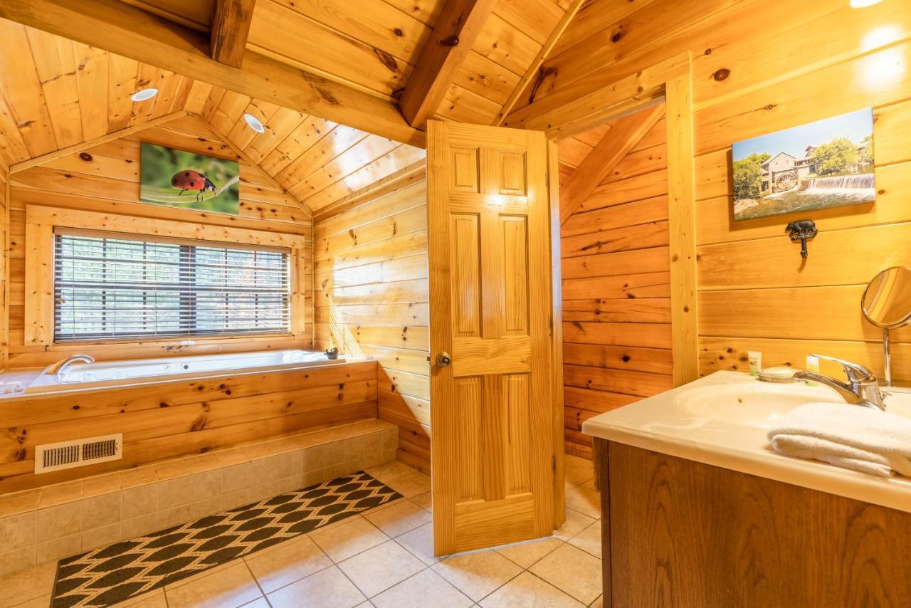 Comfort Cabin Bearway To Heaven W Private Hot Tub 비둘기 포지 외부 사진
